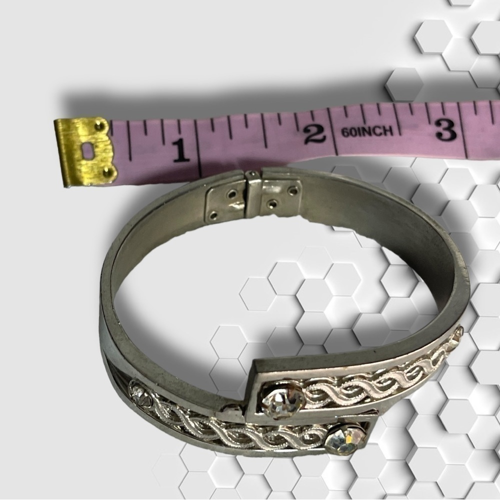 💍 Ornate Hinged Silvertone Bangle Bracelet - Picture 6 of 6